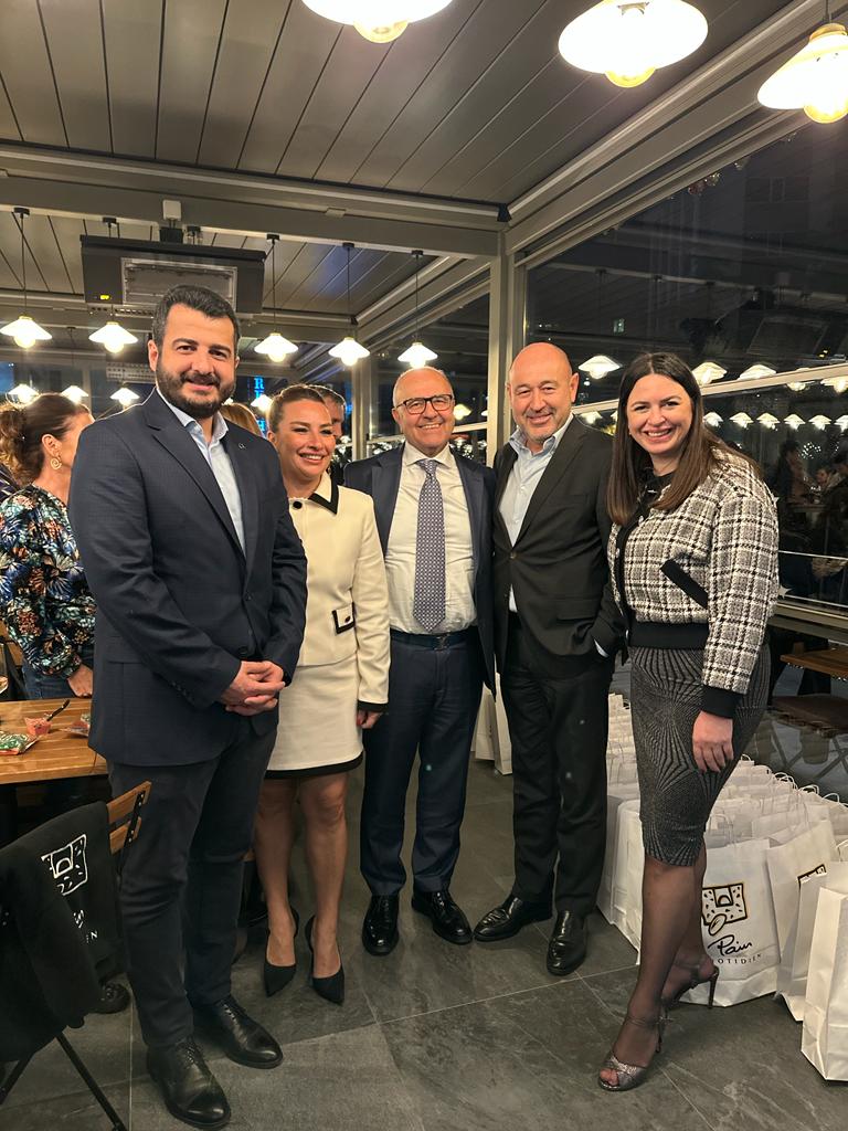 Honest Holding Pazarlama Direktorü Tuğçe Tanju Atil, Honest Holding Yönetim Kurulu Başkanı Cengiz Deveci Honest Holding Marka Direktörü Yeşim Yurttaş Beyazlı